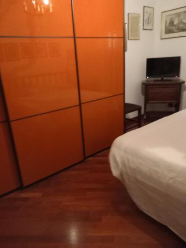 a bedroom with an orange dresser next to a bed at Montagnola House in Rome