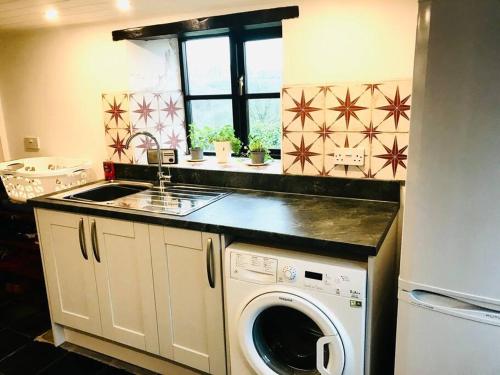 Kuchyň nebo kuchyňský kout v ubytování Character home near Lyme Regis