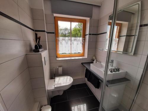 Ένα μπάνιο στο Apartment Holunderbusch