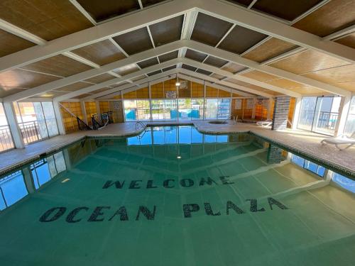 a swimming pool with the words welcome ocean park at Ocean Plaza Motel in Myrtle Beach