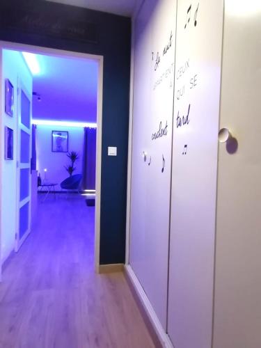 a hallway with a door with writing on the wall at L'Atelier de rêves in Metz