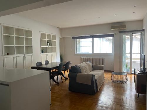 Apartment in Fancy Athenian Neighbourhood