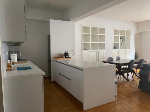 Apartment in Fancy Athenian Neighbourhood