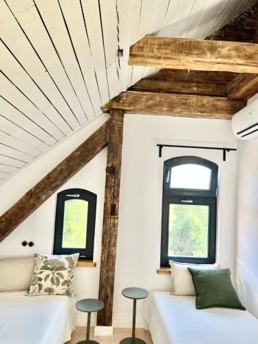 a room with two beds and two windows at Ublik Stacja in Ublik