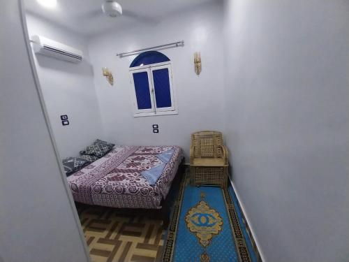 a small room with a bed and a window at Kayan Guest House in Aswan