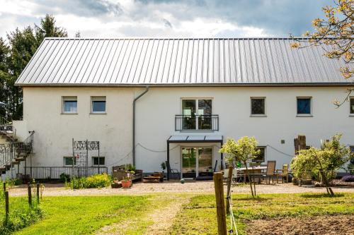 Κήπος έξω από το Eifel-Apartments Orsfeld