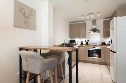 Η κουζίνα ή μικρή κουζίνα στο Stylish Well-Furnished Haven.