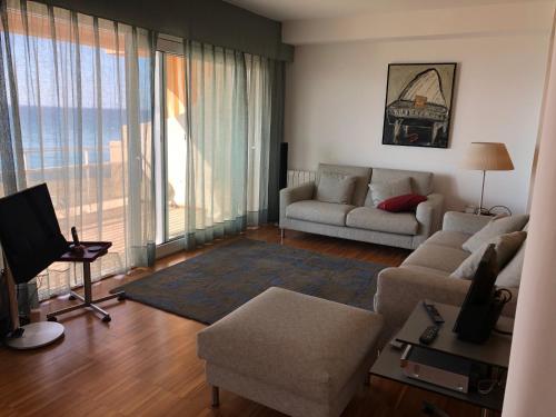 Istumisnurk majutusasutuses Apartamento en 1ª linea de mar con excepcionales vistas a la bahia en Sant Antoni de Calonge