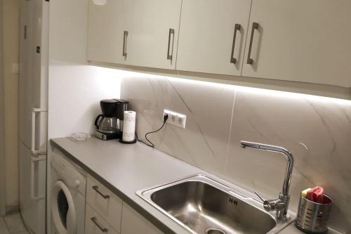 Η κουζίνα ή μικρή κουζίνα στο APARTMENT PEREA THESSALONIKI