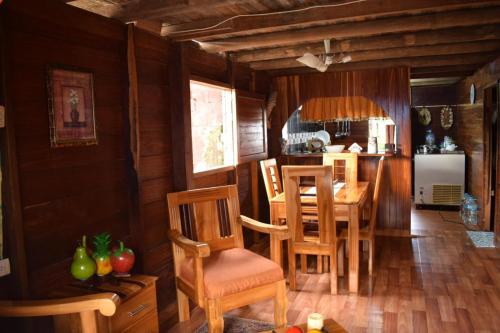 a kitchen and dining room with a table and chairs at Posada Jurubirá in Nuquí