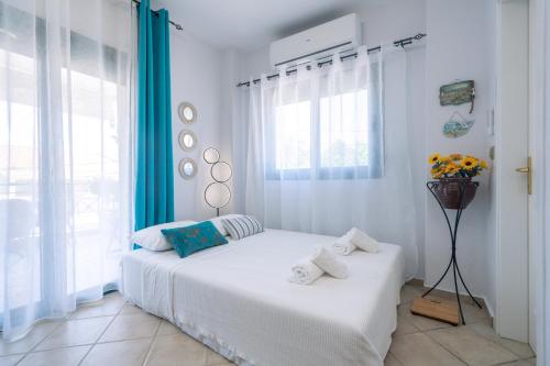 Postel nebo postele na pokoji v ubytování Aphrodite Apartment ideal for holidays in Siviri