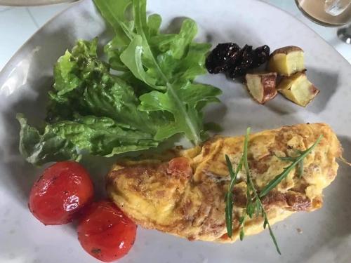 カントリーハウスの敷地内または近くでの食事または食べ物