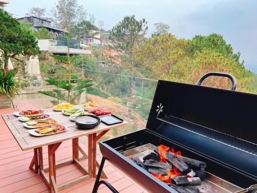 a grill with a table with food on it at La Villa Da Lat in Khu Chi Lăng