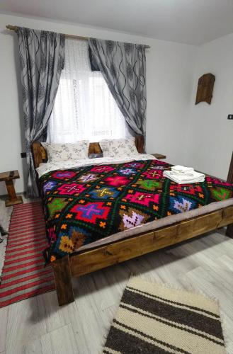 Llit o llits en una habitació de Casa Traditionala