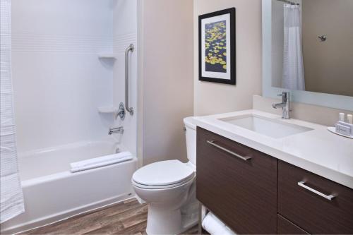 Bagno di TownePlace Suites by Marriott Lakeland
