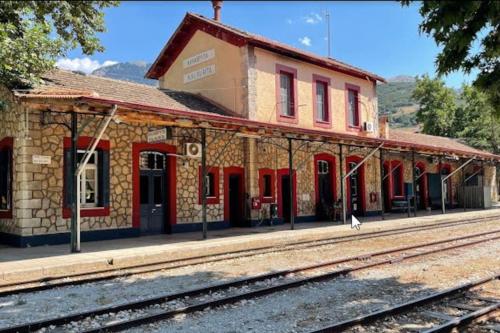 Το κτήριο όπου στεγάζεται  η παραθεριστική κατοικία