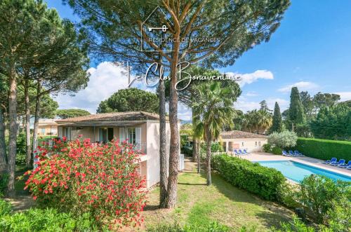 une villa avec piscine et un resort dans l'établissement Farniente Saint Tropez IV, à Saint-Tropez