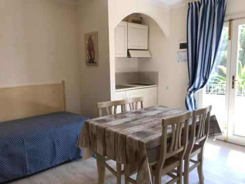 Cucina o angolo cottura di Residential Hotel Villaggio Innamorata