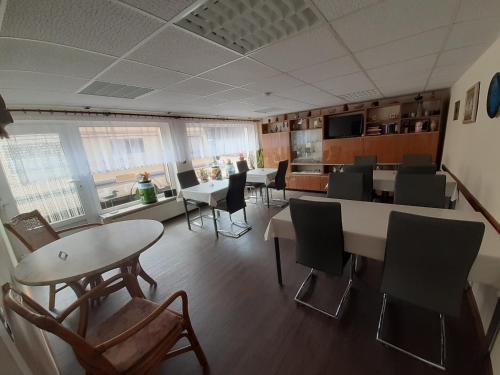 a conference room with tables and chairs in a room at Bed and Breakfast 2 in Korswandt