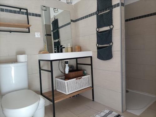 Ένα μπάνιο στο Gites du Raby