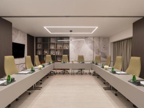 a conference room with a long table and chairs at Fairmont Ramla Serviced Residences in Riyadh