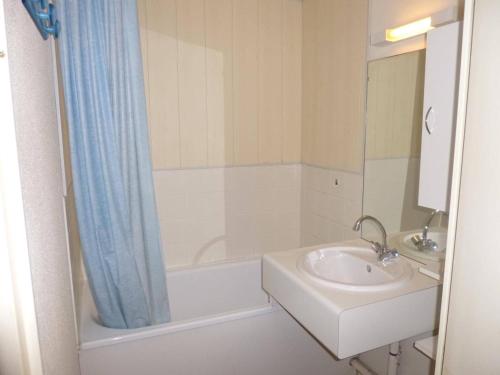 a bathroom with a sink and a tub and a shower at Maison Saint-Hilaire-de-Riez, 3 pièces, 4 personnes - FR-1-224C-150 in Saint-Hilaire-de-Riez