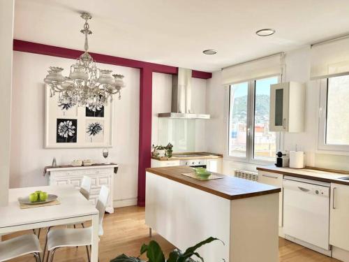 罗萨斯Moderno y amplio apartamento en el centro de Roses的相册照片