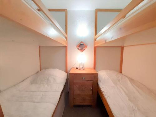 Posteľ alebo postele v izbe v ubytovaní Studio Cabine cosy pour 6 pers. avec TV, kitchenette équipée et casier à ski à Piau-Engaly - FR-1-457-319
