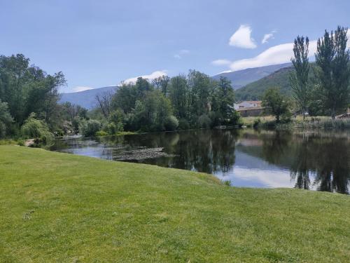 a view of a river with mountains in the background at Navaluenga in Navaluenga