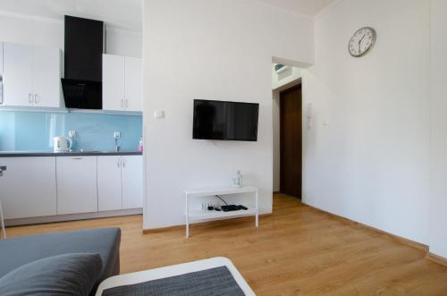 Televisyen dan/atau pusat hiburan di Pod Muralem - Apartamenty Little Heaven