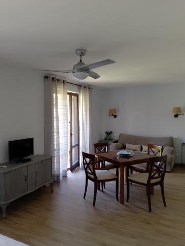 Apartamentos Viña Olivanにあるテレビまたはエンターテインメントセンター