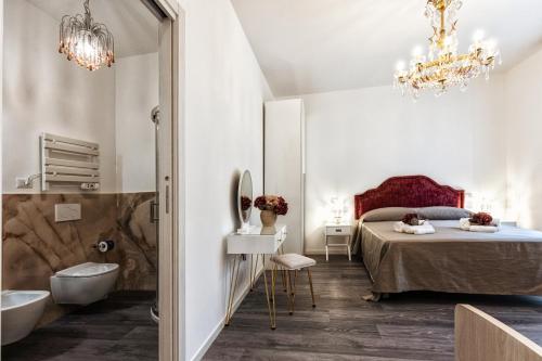 a bedroom with a bed and a bathroom with a tub at Sinfonia 23 in Ravenna