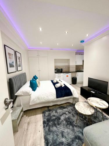 a bedroom with a bed and a purple lighting at London Charm - Stylish Studio in Kensington in London