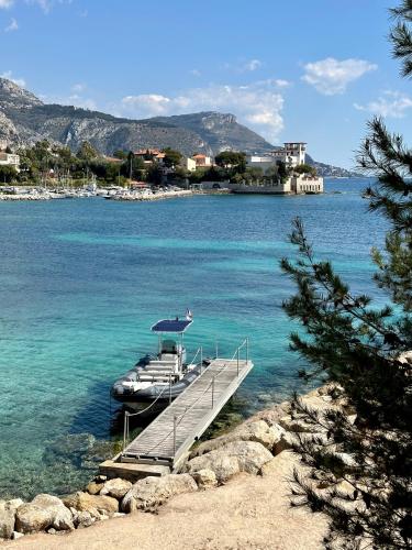 Beautiful 2 beds rooms and living room 3 minutes beaches