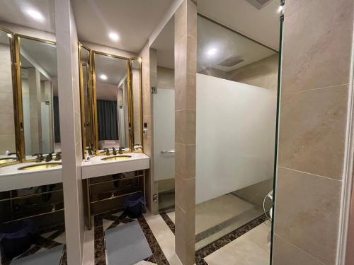 a bathroom with two sinks and two mirrors at Espana Resort Pattaya Jomtien Beach by Jomkwan in Jomtien Beach