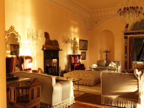 a large living room with a bed and a couch at La Maison Bleue El Gouna in Hurghada