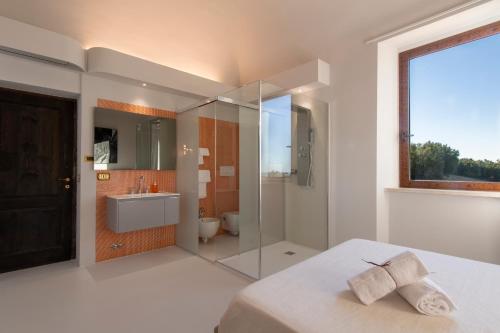 a bedroom with a bathroom with a shower and a toilet at Casa De Campo in Mosciano SantʼAngelo