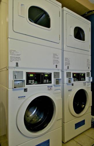 three washing machines stacked on top of each other at Hotel Residence Inn Suites Cristina in San José