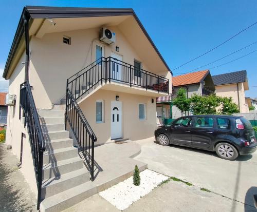 een auto geparkeerd voor een huis bij A1 - Airport Belgrade Apartment in Belgrado