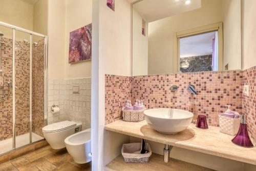 a bathroom with a sink and a toilet at Viterbo Antica - centro storico in Viterbo