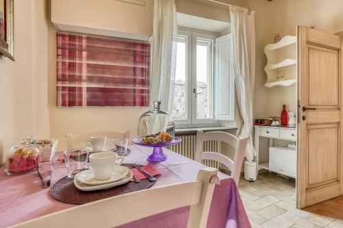 a dining room with a table with a bowl of food at Viterbo Antica - centro storico in Viterbo