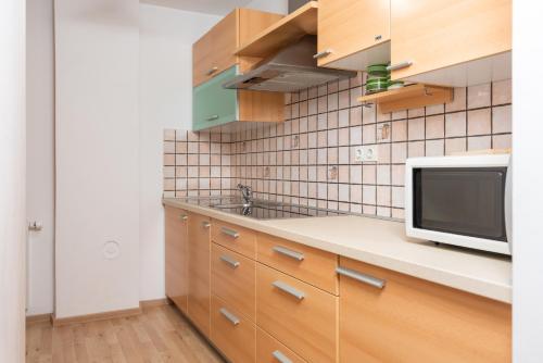 Una cocina o zona de cocina en Apartments Žnidar