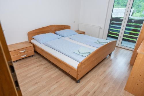 Cama o camas de una habitación en Apartments Žnidar