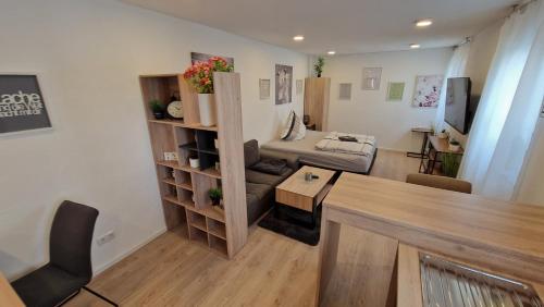 a small living room with a table and a couch at Appartment-Ferienwohnung mit Küche, Bad, kostenlos WLAN, Modern eingerichtet in Roding