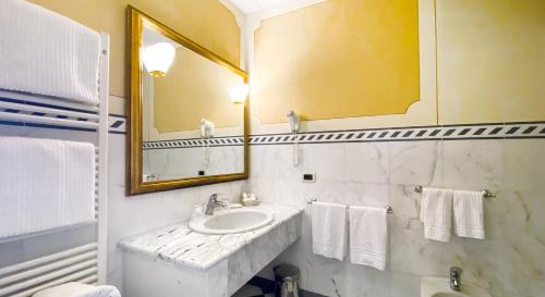 Koupelna v ubytování Hotel Cannero