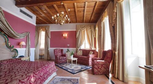 Posezení v ubytování Hotel Cannero