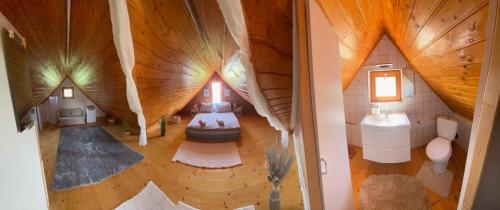 an overhead view of a bedroom in a tree house at Paloznak Panoráma in Paloznak