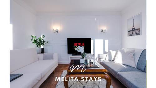 a living room with a couch and a coffee table at Spacious and stylish 2 bedroom apartment in Birmingham