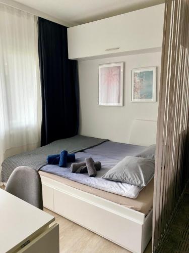a bedroom with a bed with two teddy bears on it at Studio 4pers aux Bains de Saillon in Saillon