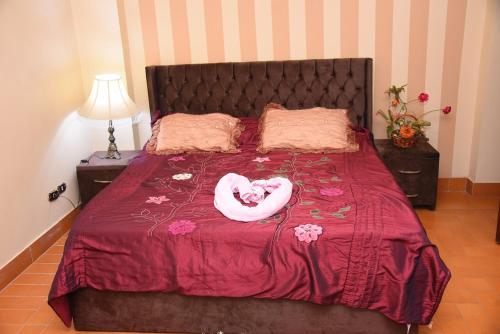 Ein Bett oder Betten in einem Zimmer der Unterkunft Kenzy guest house